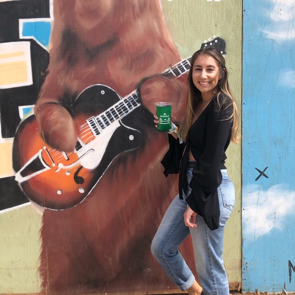 Meet your Posher, Briana - Picture 1 of 1